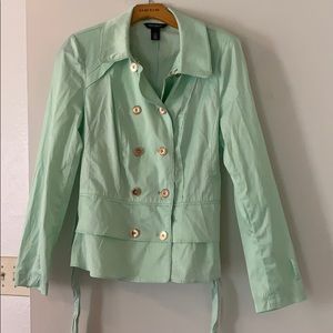 Blk house wht market